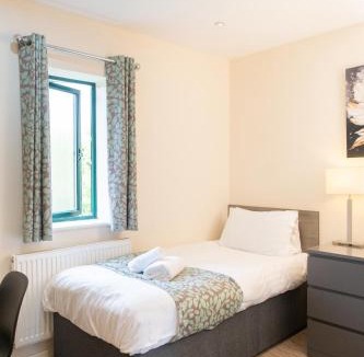 Aylburton Hotel | Deangate Motel