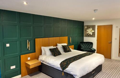 Aylburton Hotel | Deangate Motel