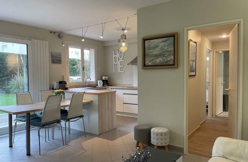 Deauville City Centre Apartment | DEAUVILLE, APPART AVEC JARDIN clos et équipé, 5 min DE LA MER, 5 Min des GOLF