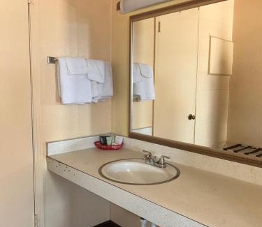 Grove Hill Hotel | Deavers motel