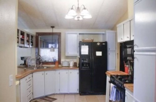 Concan Cabin | Debbie's House: 2 miles from the river, 5 bedroom, 2 bath, sleeps 22