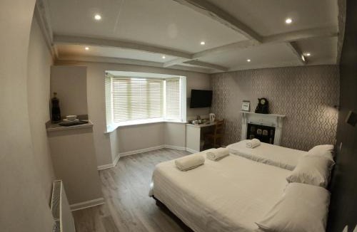 Brunel Bed & Breakfast | Debden Guest House