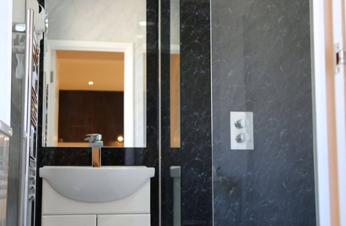 Brunel Bed & Breakfast | Debden Guest House