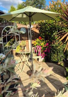 Catshill Bed & Breakfast | Debonair bnb @33