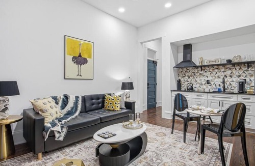 Downtown Jacksonville Apartment | Decadent Studio at the Raven Pool OnSite Parking