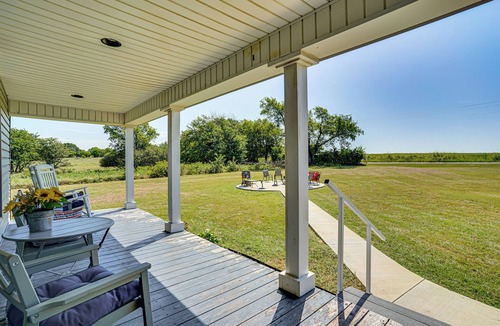 Rosston House | Decatur Farmhouse Getaway w/Deck & Backyard