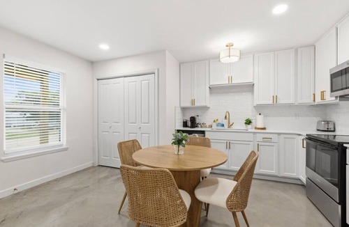 Lafayette House | Decatur Inn 3 KINGS Lux Amenities Fast Wi-Fi
