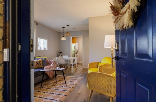 Great Lakes Apartment | Decatur Modern Haven King Bed