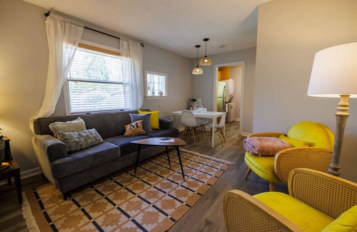 Great Lakes Apartment | Decatur Modern Haven King Bed