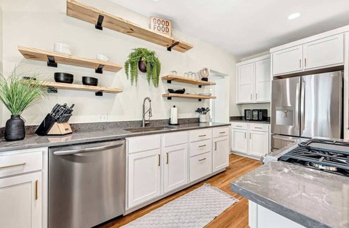 Siloam Springs House | Decca's Uptown Oasis