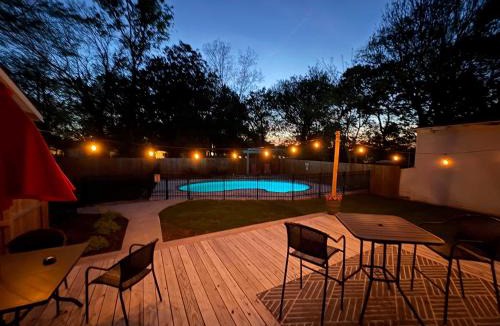 Siloam Springs House | Decca's Uptown Oasis