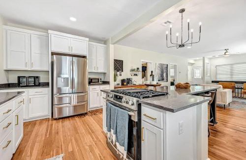 Siloam Springs House | Decca's Uptown Oasis