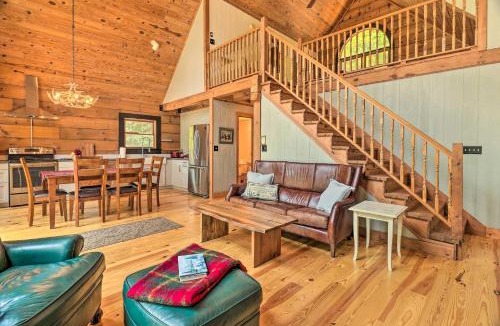 Lynn House | Deck and Game Room Lakefront Landrum Cabin!
