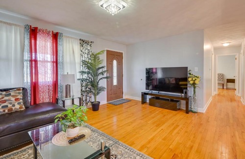 Hershey House | Deck and Grill Convenient Home in Hummelstown