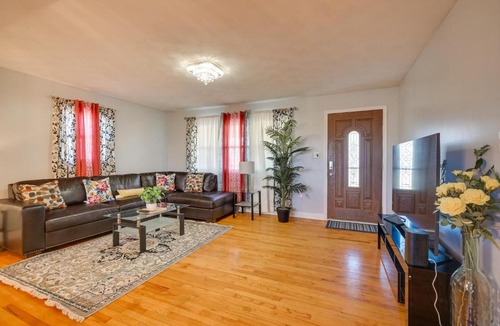 Hershey House | Deck and Grill Convenient Home in Hummelstown