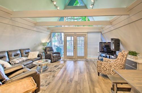 Lake Hamilton House | Deck, Boat Slip + Views: Lake Hamilton Cabin!