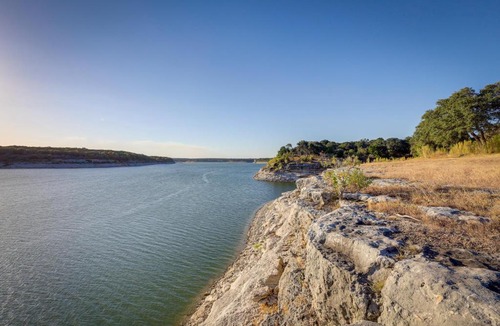Temple House | Deck + Cliffside Belton Lake Views: Temple Retreat