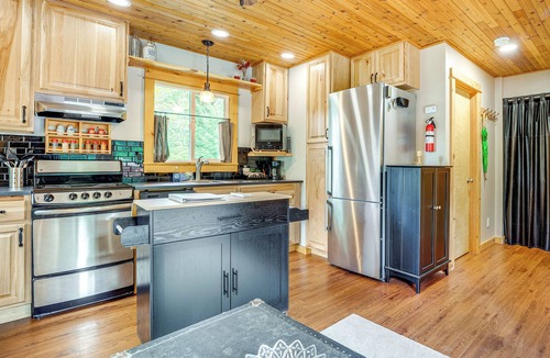 Elk Meadows Cabin | Deck & Fire Pit: Yakima River Retreat in Cle Elum