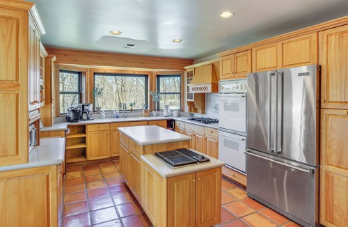 Wilmington House | Deck & Game Room: Family Wilmington Retreat