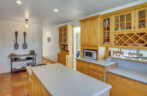 Wilmington House | Deck & Game Room: Family Wilmington Retreat