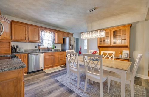 Hershey House | Deck & Grill: Convenient Home in Hummelstown