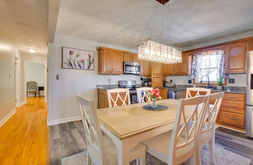 Hershey House | Deck & Grill: Convenient Home in Hummelstown