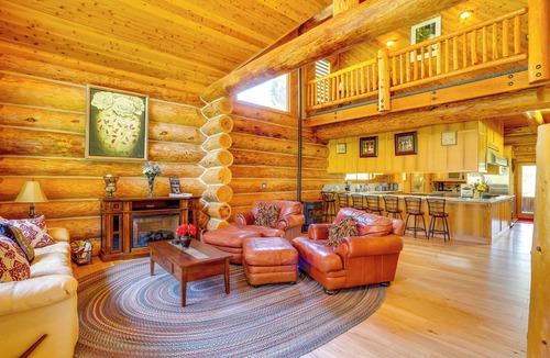 Junction City Cabin | Deck, Grill & River Access: California Escape!