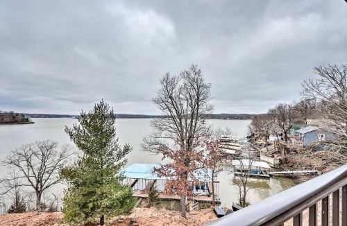 Linn Creek House | Deck, Hot Tub, Views! Reunion Retreat in Ozarks