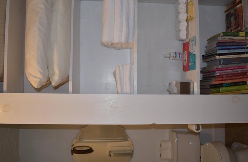 Jeffersonville House | Deck House sleep 4 guests with queen bed, single bed with trundle, private bathroom.