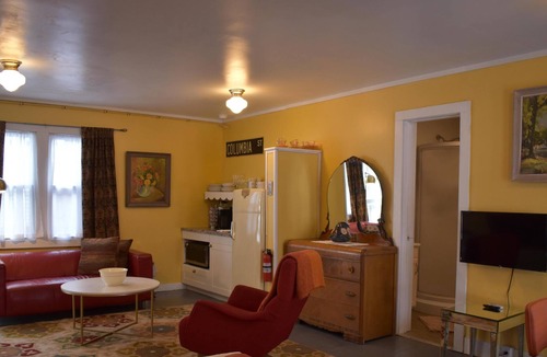 Jeffersonville House | Deck House sleep 4 guests with queen bed, single bed with trundle, private bathroom.