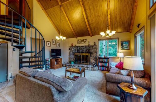 Bailey House | Deck & Mtn Views! Family A-Frame Cabin in Bailey