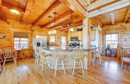 Waynesville Cabin | Deck & Mtn Views! Luxe Log Cabin in Waynesville