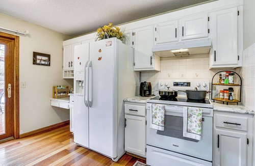 Maplewood House | Deck & Outdoor Dining! Spacious St Paul Getaway