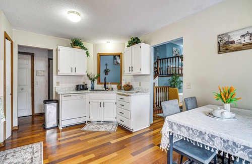 Maplewood House | Deck & Outdoor Dining! Spacious St Paul Getaway