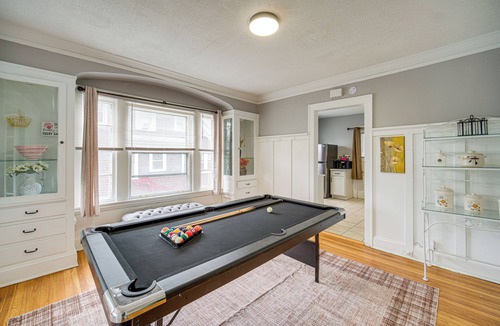 Cleveland Apartment | Deck, Pool Table! Walkable Cleveland Heights Apt