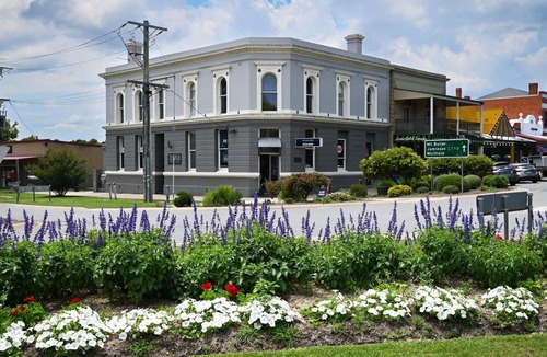 Mansfield Apartment | Deck Quarters - King Suite with Spa