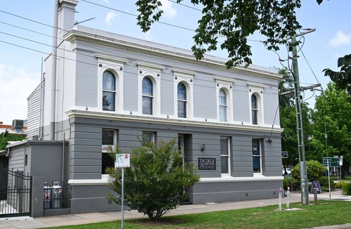 Mansfield Apartment | Deck Quarters - King Suite with Spa