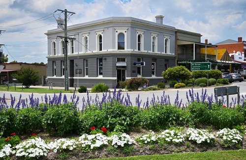 Mansfield Apartment | Deck Quarters - The Loft - Sleeps 2