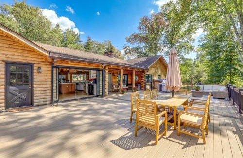 Belle Mead House | Deck, Sauna and Fire Pits Upscale Belle Mead Cabin