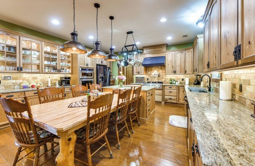 Pine Mountain House | Deck, Smoker & Yard: Peaceful Gem in Pine Mountain