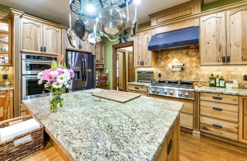 Pine Mountain House | Deck, Smoker & Yard: Peaceful Gem in Pine Mountain