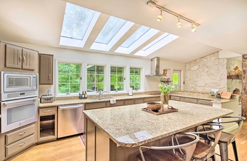 Chimney Rock Cottage | Deck w/Fireplace: Pet-friendly Lake Lure Retreat