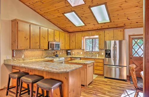 Twain Harte Cottage | Deck w/Forest Views: Quiet Twain Harte Cabin!