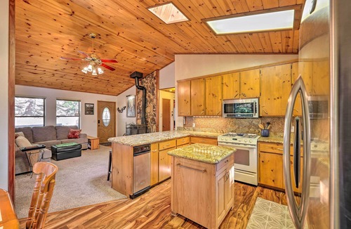 Twain Harte Cottage | Deck w/Forest Views: Quiet Twain Harte Cabin!