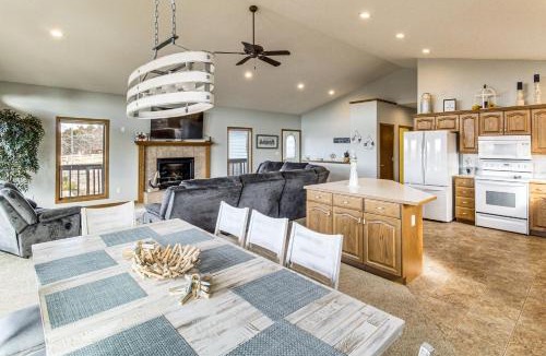 Lonergan House | Deck w/Lake Mac View! Spacious Family Retreat