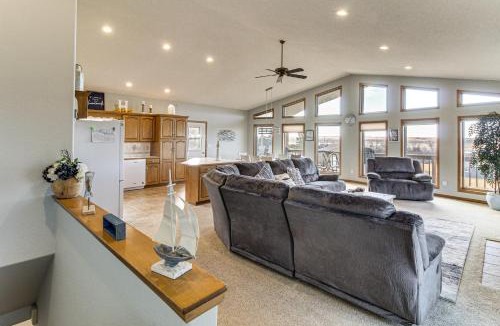 Lonergan House | Deck w/Lake Mac View! Spacious Family Retreat