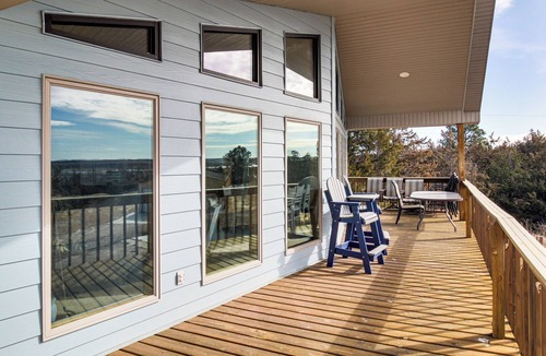 Lonergan House | Deck w/Lake Mac View! Spacious Family Retreat
