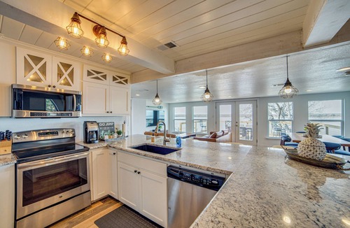 Lake Whitney House | Deck w/Sunset View: Group Getaway on Lake Whitney