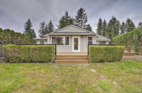 Education Hill House | Deck, Yard & Game Room: Fun-Filled Redmond Home