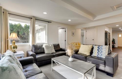 Education Hill House | Deck, Yard & Game Room: Fun-Filled Redmond Home